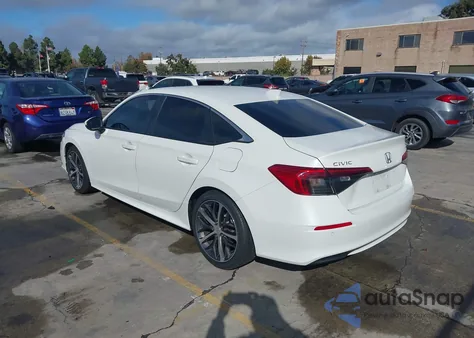 2024 Honda Civic Touring z USA, uszkodzony, nr VIN 2HGFE1F92RH335911